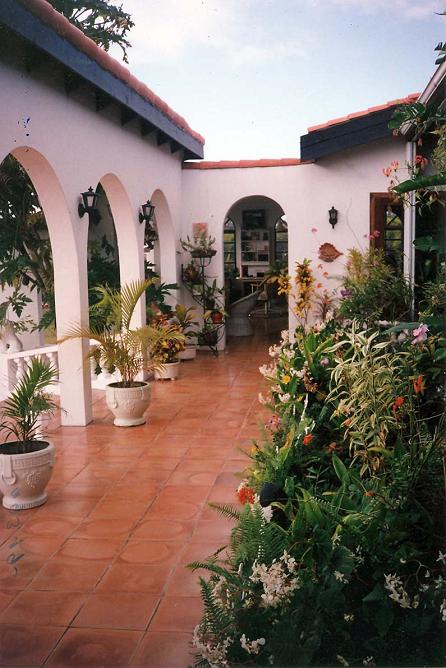 Open veranda Spanish style villa in St. Eustatius